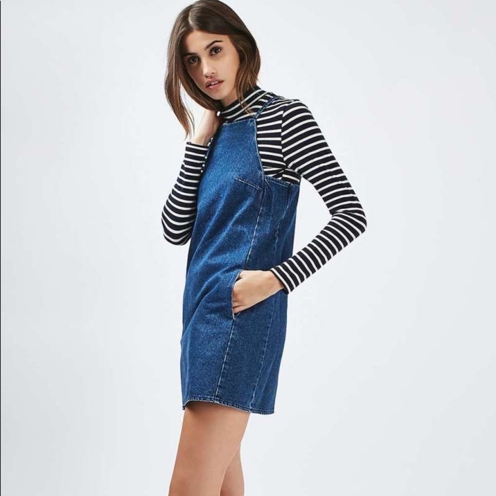 TOPSHOP Moto denim dress with pockets!